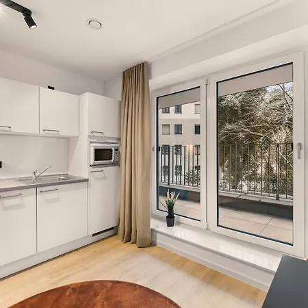 Between アパート *